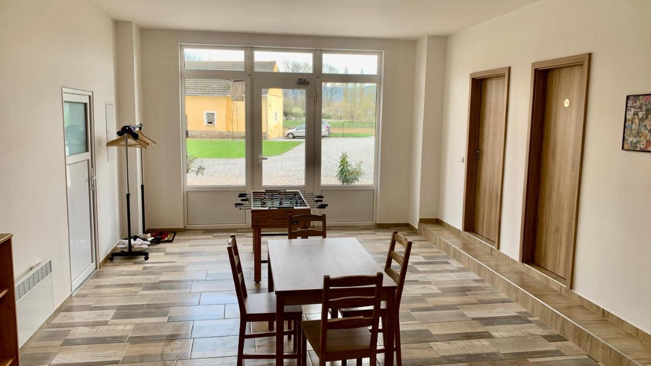 Apartmany Statek Bezdedice Hostomice Exterior foto